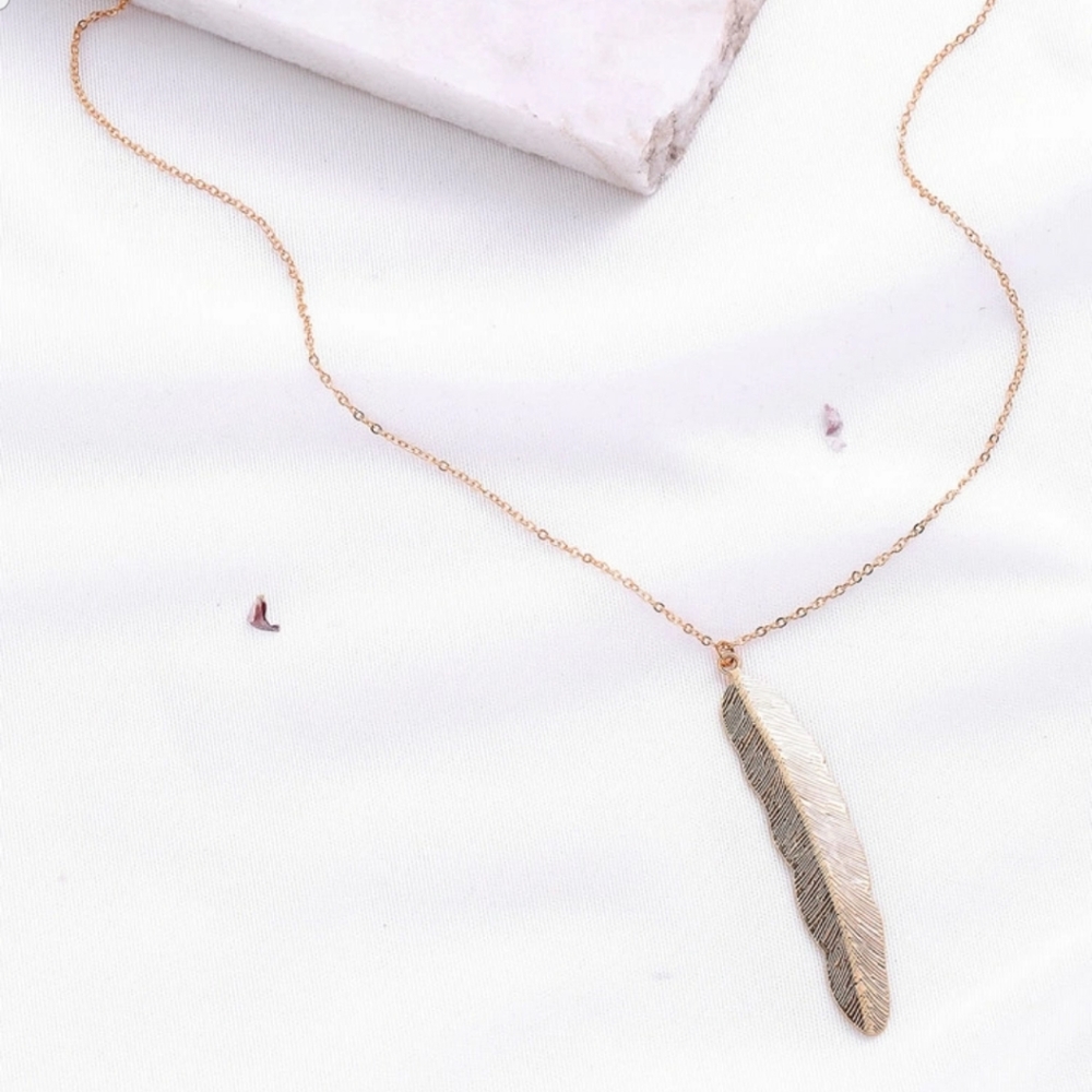 *Portia* Gold Leaf Pendant Necklace - Picture 3 of 5